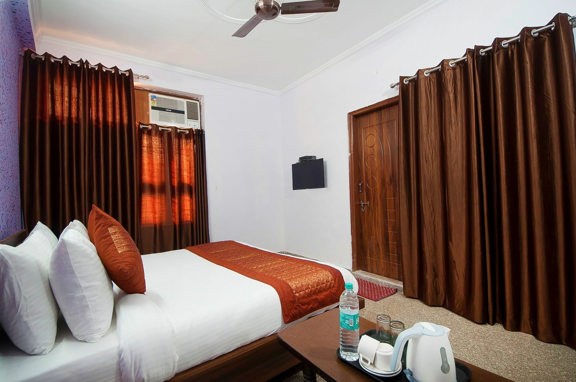 Hotel Oyo 13107 Westend Residency New Delhi